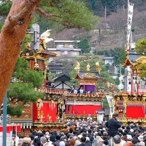 Suasana Takayama Spring Matsuri yang meriah